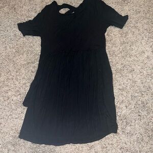 Ladies super soft short black dress size medium crisscrossed back with pockets
